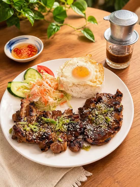 Grilled Chicken&Pork&Egg 三拼飯